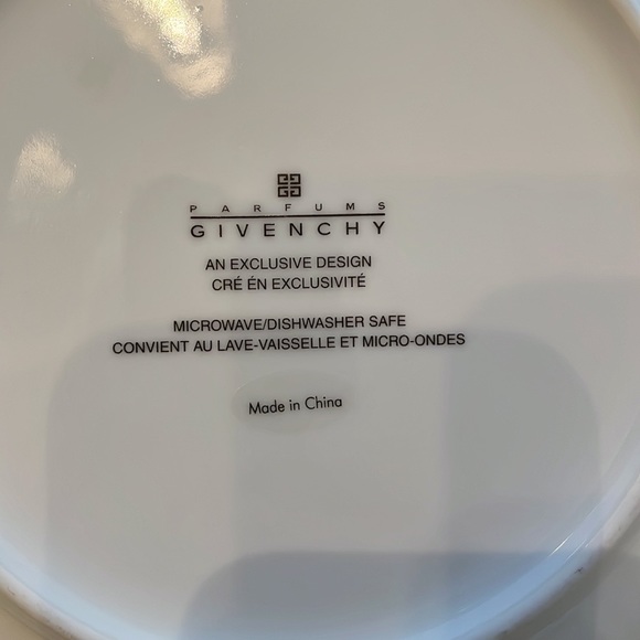 Givenchy Paris Plate Vintage 1980’s in EUC - Picture 3 of 4